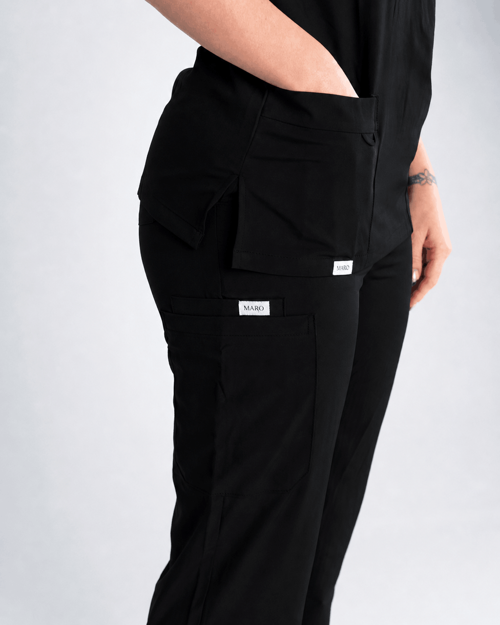 THE EVERYDAY SCRUB SET – ONYX BLACK