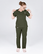 THE EVERYDAY SCRUB SET – OLIVE