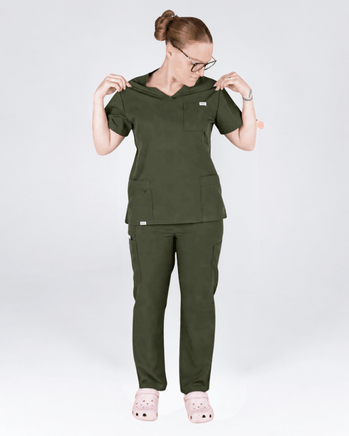 THE EVERYDAY SCRUB SET – OLIVE