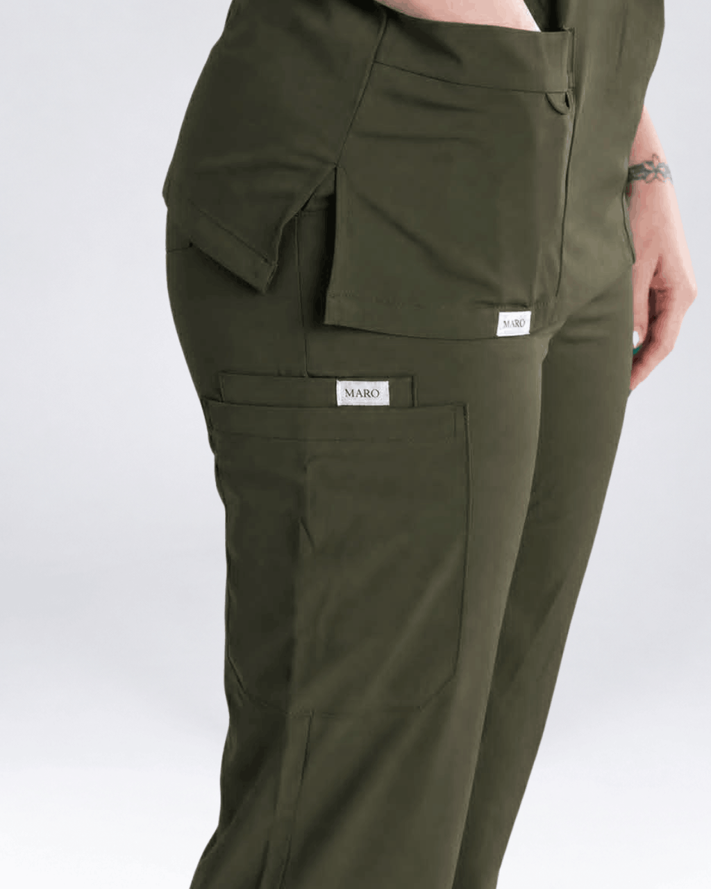 THE EVERYDAY SCRUB SET – OLIVE